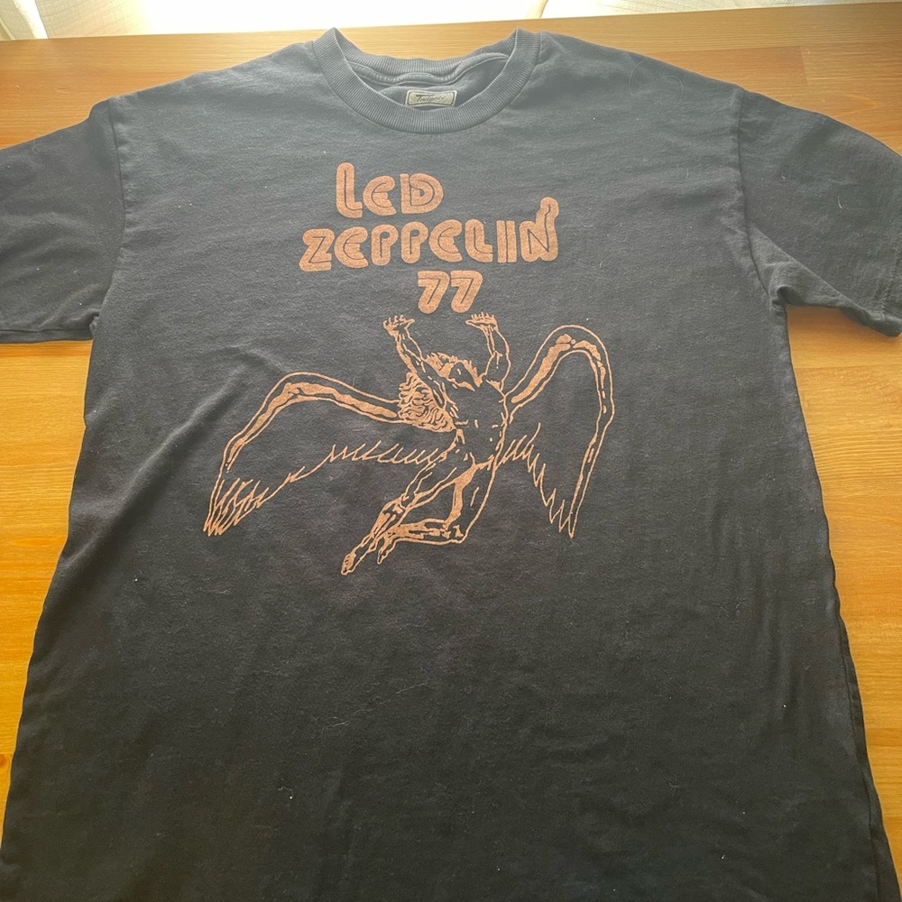 American Eagle band tee size x small
